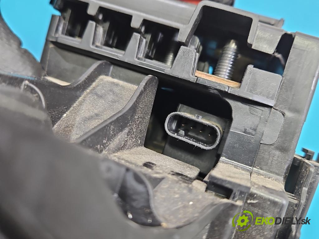 Mercedes E W213 2016-2023 2.0 CDI 194KM: automatic 143 kW 1950 cm3 4- skrinka poistka A2135462900 (Poistková skrinka)