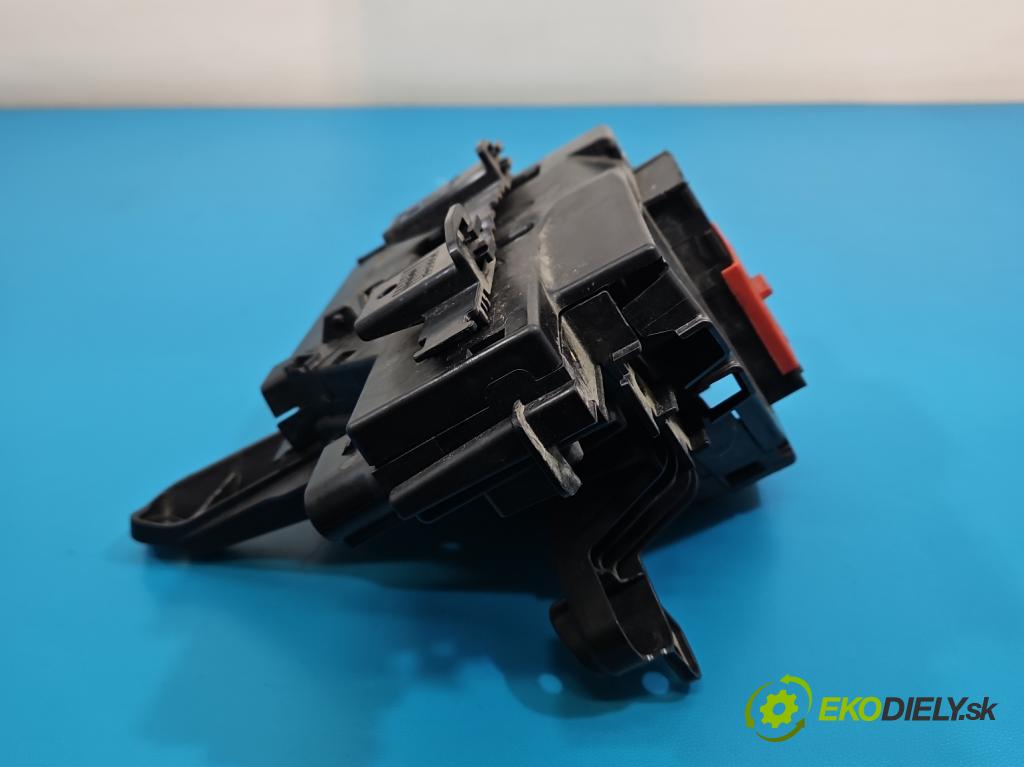 Mercedes E W213 2016-2023 2.0 CDI 194KM: automatic 143 kW 1950 cm3 4- skrinka poistka A2135462900 (Poistková skrinka)