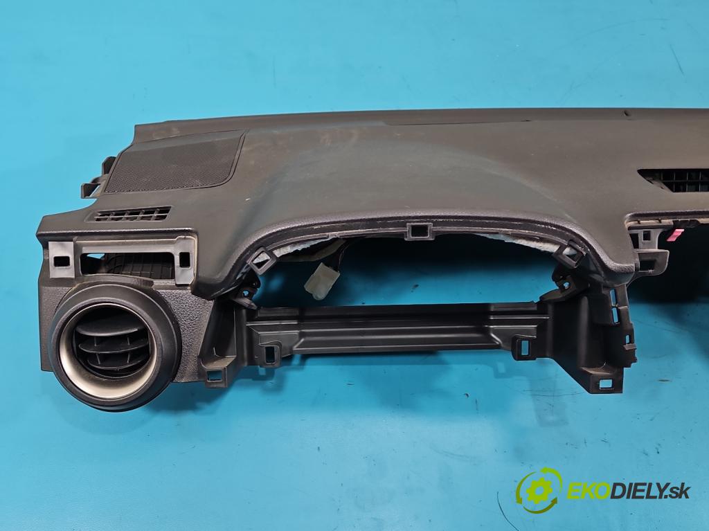 Toyota Rav4 IV 2013-2018 2.0 D4D 124 hp manual 91 kW 1998 cm3 5- kokpit,přistrojova deska