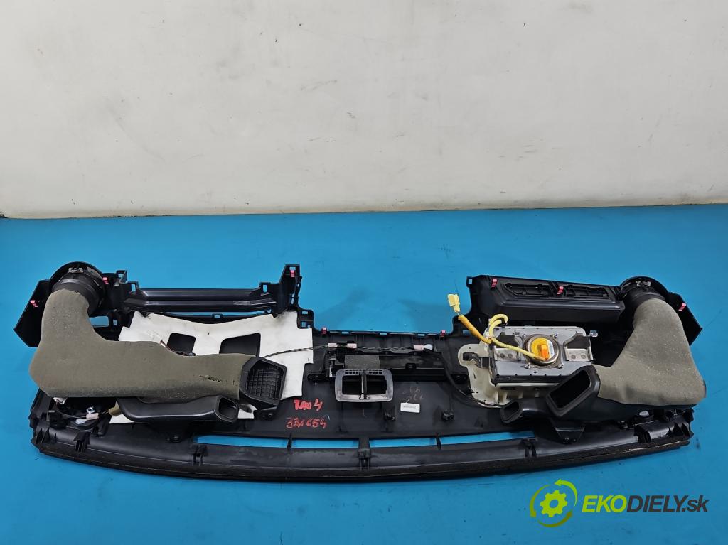 Toyota Rav4 IV 2013-2018 2.0 D4D 124 hp manual 91 kW 1998 cm3 5- kokpit,přistrojova deska