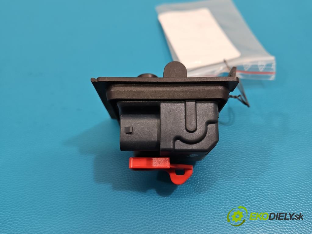 Mercedes E W213 2016-2023 2.0 CDI 194KM: automatic 143 kW 1950 cm3 4- Aktuátor: papuče: nádrže palivo A0008207703