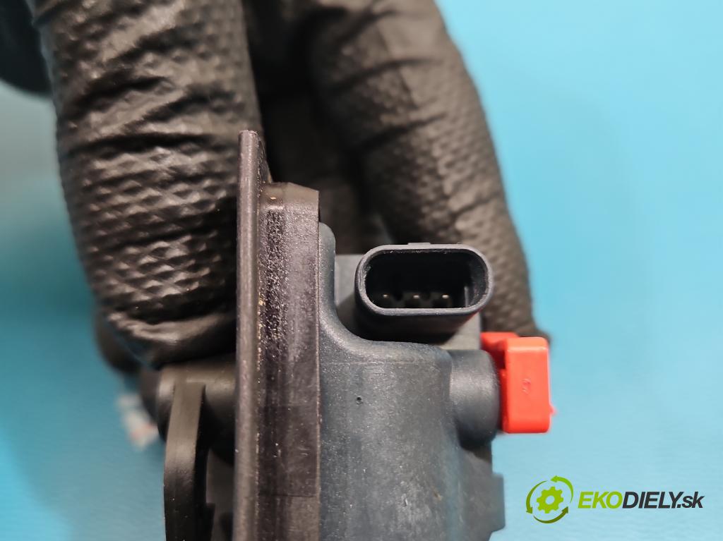 Mercedes E W213 2016-2023 2.0 CDI 194KM: automatic 143 kW 1950 cm3 4- Aktuátor: papuče: nádrže palivo A0008207703