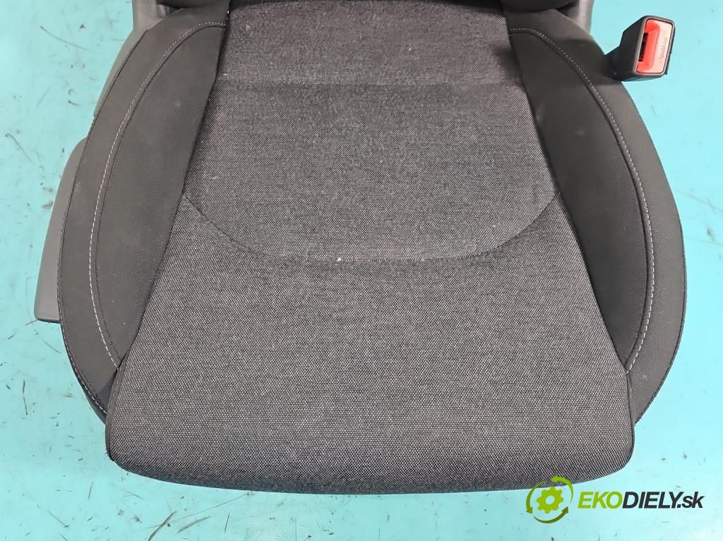 Hyundai I30 III 2016- 1.6 crdi 116 HP manual 85 kW 1598 cm3 5- Sedačka pravý  (Sedadlo)