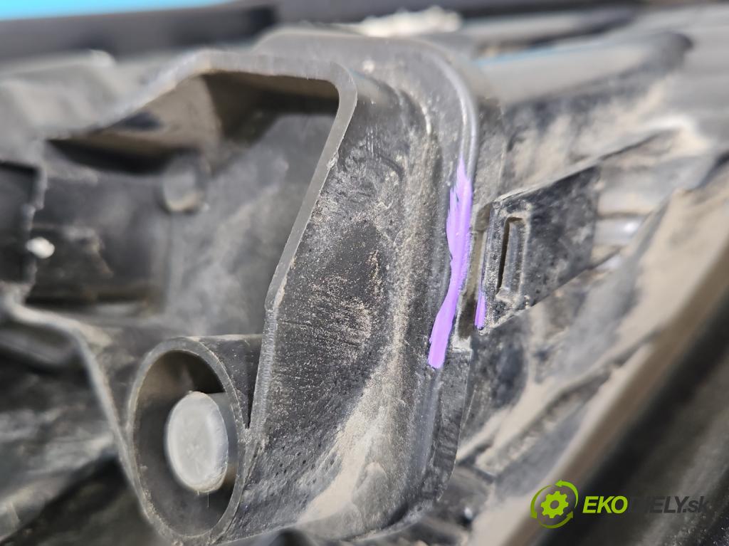 Renault Megane II 2003-2008 1.5 dci 101 HP manual 74 kW 1461 cm3 5- svetlo / reflektor zadné ľavé (Kľučka dverí ostatné)