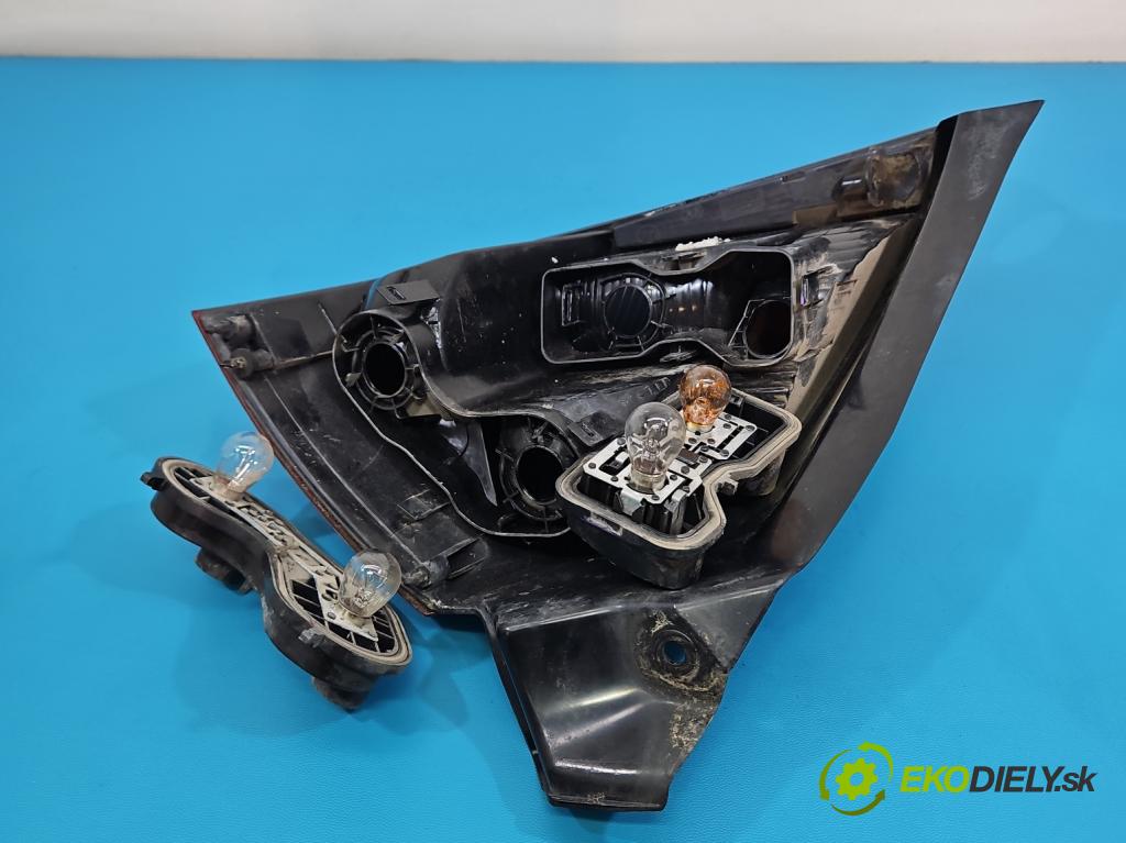 Renault Megane II 2003-2008 1.5 dci 101 HP manual 74 kW 1461 cm3 5- svetlo / reflektor zadné ľavé (Kľučka dverí ostatné)