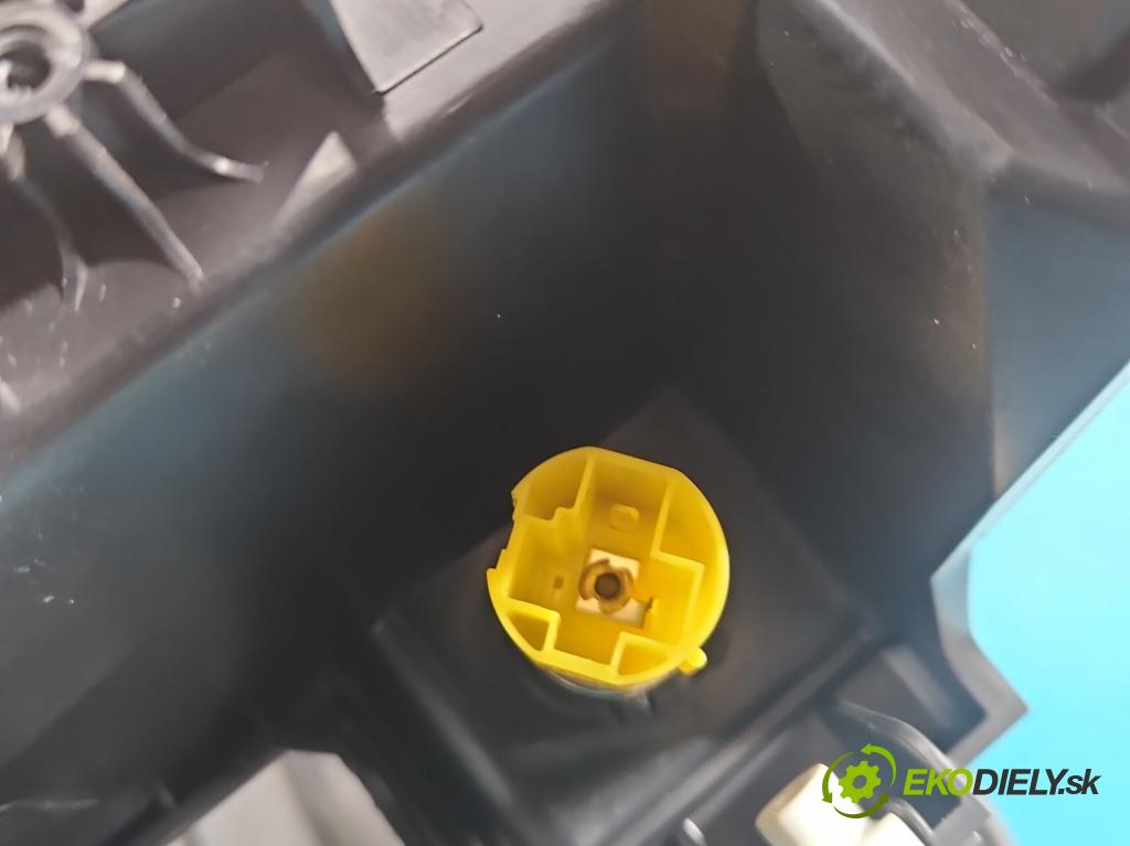 Ford Focus Mk3 2010-2018 1.5 EcoBoost: 150 HP manual 110 kW 1498 cm3 4- operadlo  (Lakťová opierka)