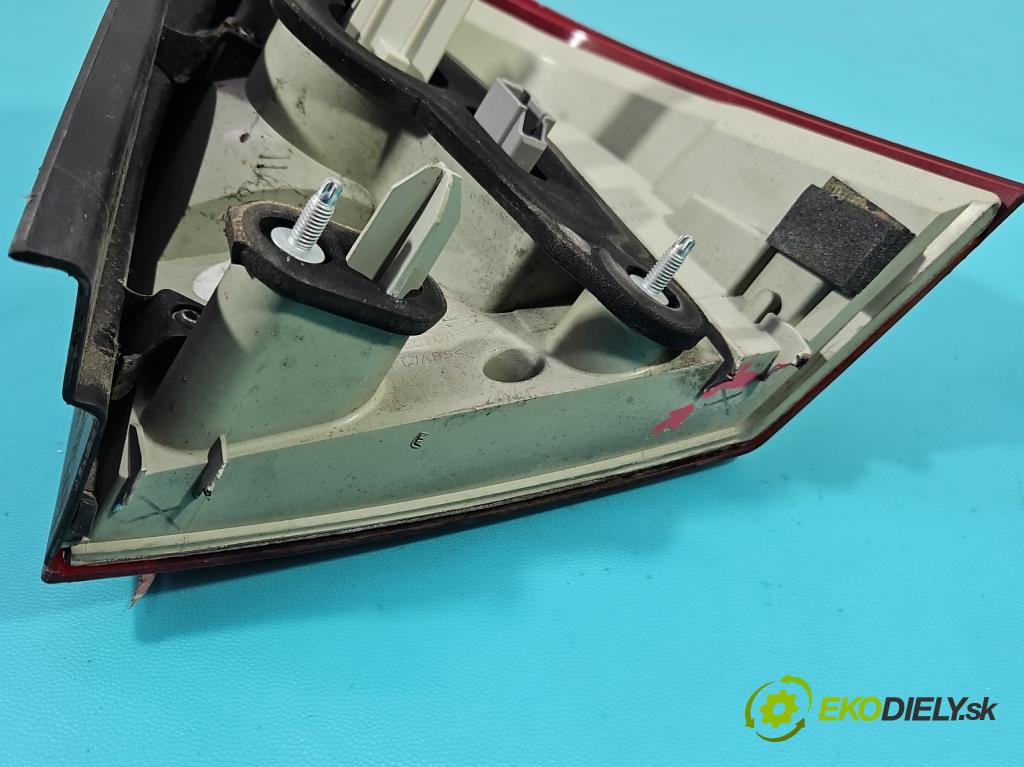 Volvo V70 III 2007-2016 2.0 16V 145 HP manual 107 kW 1999 cm3 5- svetlo / reflektor zadné ľavé 30698983 (Kľučka dverí ostatné)