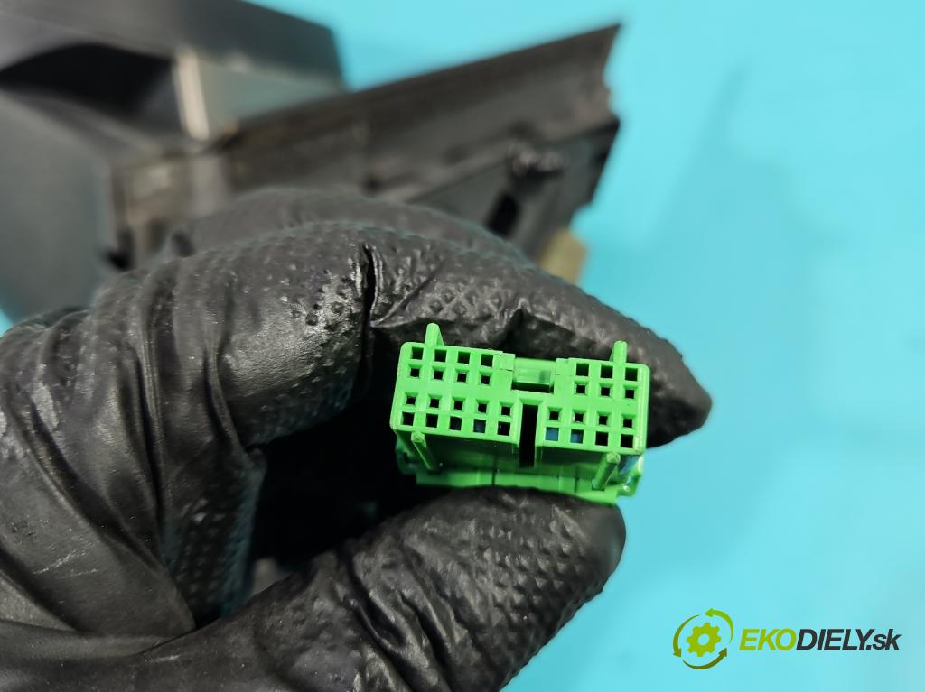 Volvo V70 III 2007-2016 2.0 16V 145 hp manual 107 kW 1999 cm3 5- zpětné zrcátko levé  (Klika dveří ostatní)