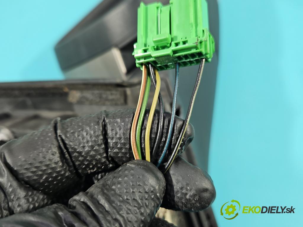 Volvo V70 III 2007-2016 2.0 16V 145 HP manual 107 kW 1999 cm3 5- zrkadlo pravé  (Kľučka dverí ostatné)