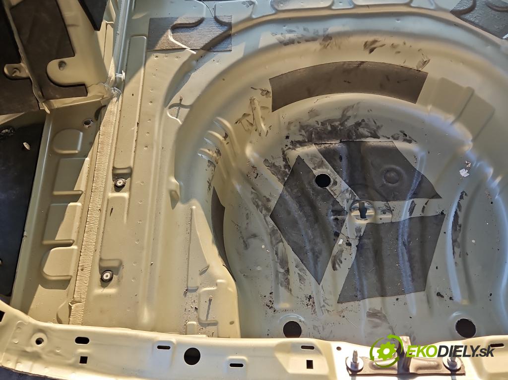 Skoda Superb IV 2023- 2.0 TDI 150 HP automatic 110 kW 1968 cm3 5- pas zadní: