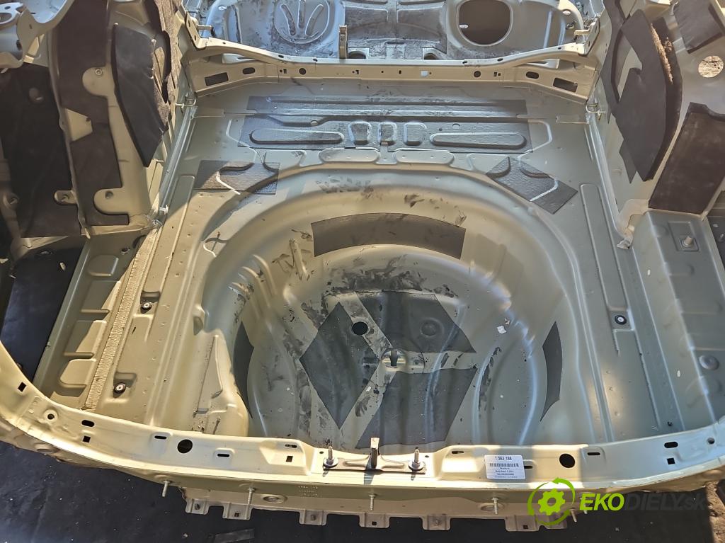 Skoda Superb IV 2023- 2.0 TDI 150 HP automatic 110 kW 1968 cm3 5- pas zadní: