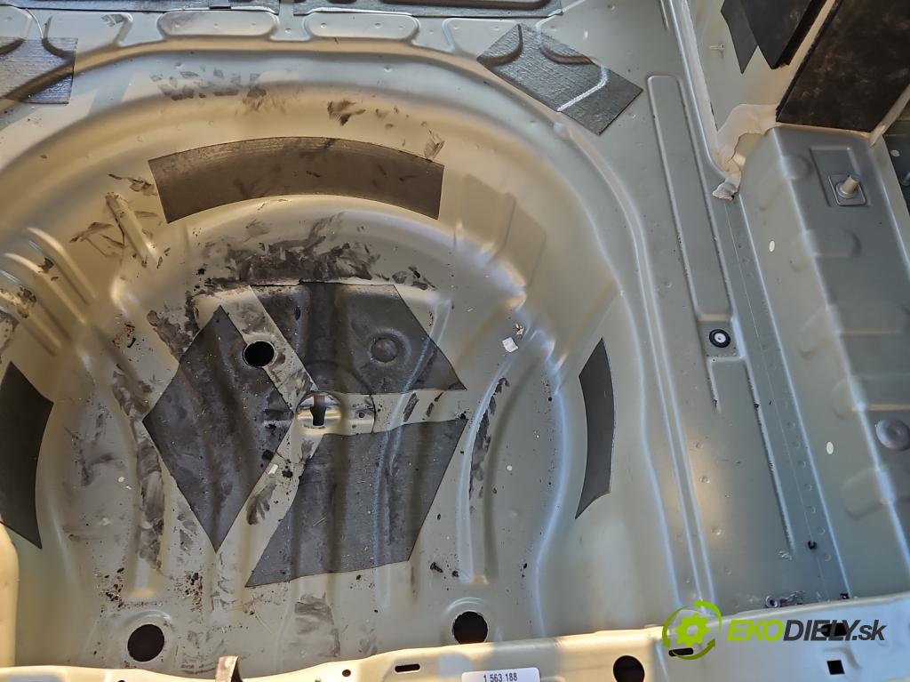 Skoda Superb IV 2023- 2.0 TDI 150 HP automatic 110 kW 1968 cm3 5- pas zadní: