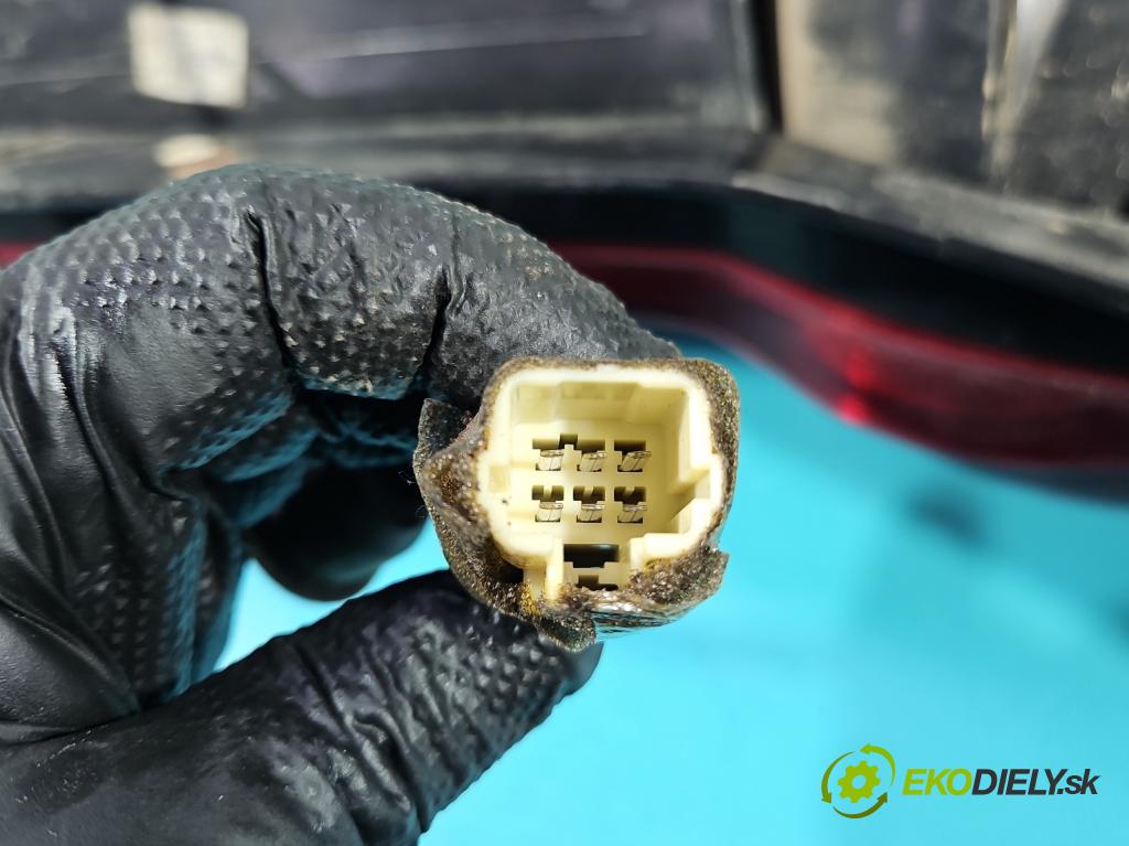 Opel Agila B 2008-2014 1.0 12V 65 HP manual 48 kW 996 cm3 5- svetlo / reflektor zadné ľavé  (Kľučka dverí ostatné)