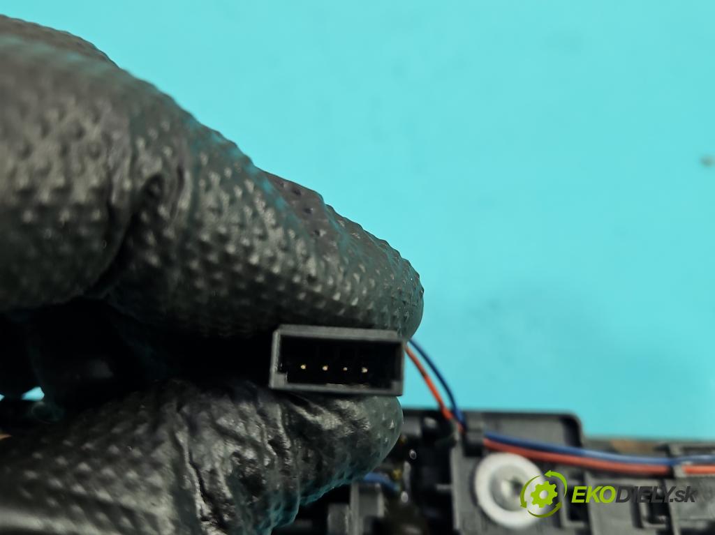 Audi A4 B6 2000-2004 1.9 tdi 131 HP manual 96 kW 1896 cm3 5- rukoväť kufrové dvere zadné 8P08275743FZ