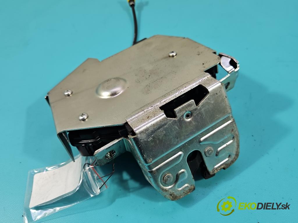 Volvo V70 III 2007-2016 2.0 16V 145 HP manual 107 kW 1999 cm3 5- zámok kufrové dvere zadné 31253447