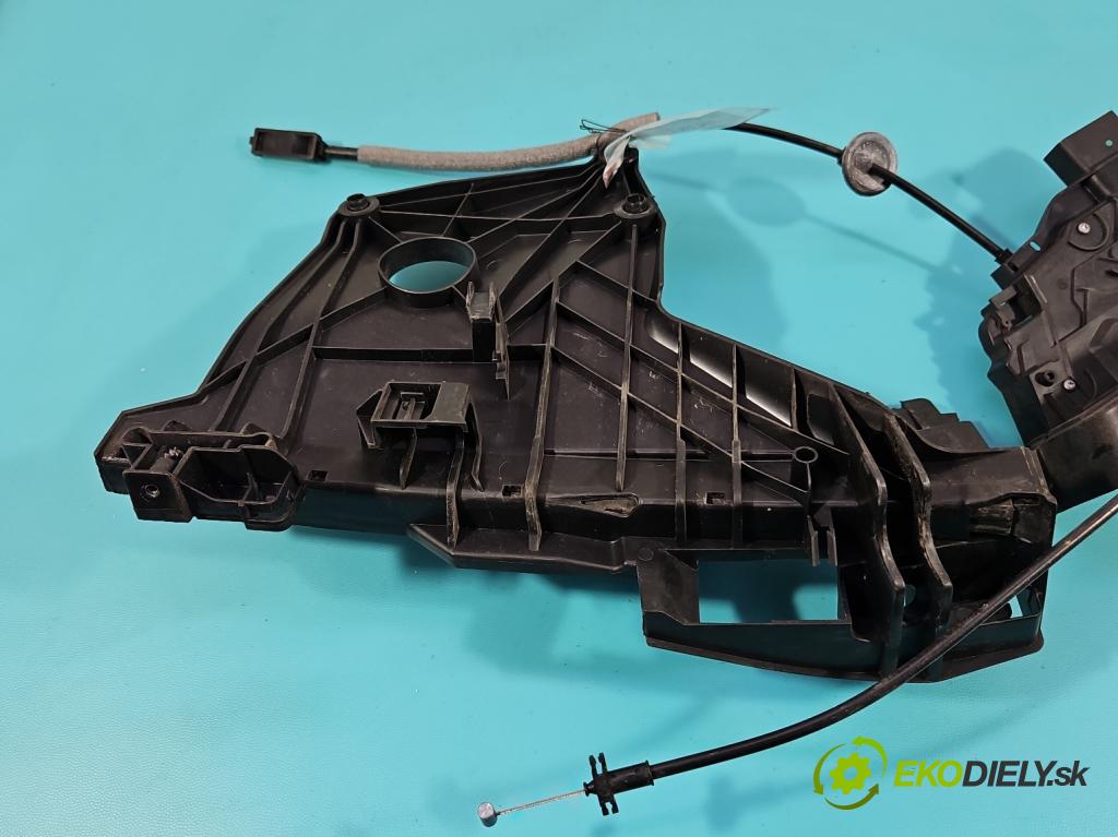 Volvo V70 III 2007-2016 2.0 16V 145 HP manual 107 kW 1999 cm3 5- zámok predné pravý 31253674