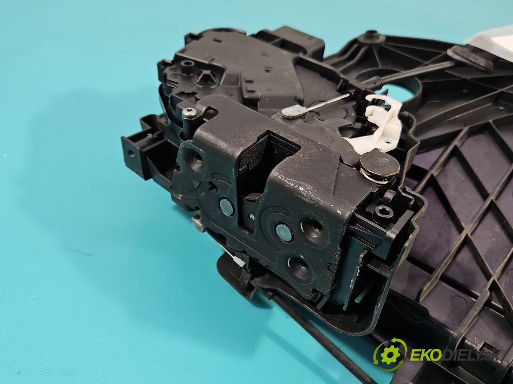 Volvo V70 III 2007-2016 2.0 16V 145 HP manual 107 kW 1999 cm3 5- zámok predné pravý 31253674