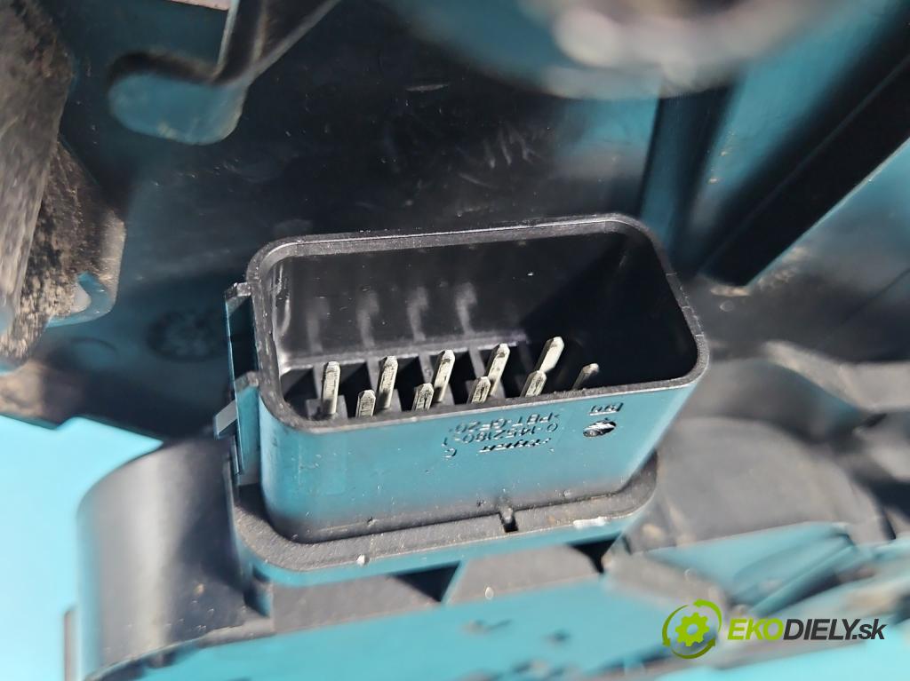 Volvo V70 III 2007-2016 2.0 16V 145 HP manual 107 kW 1999 cm3 5- zámok zadné pravý 31253668