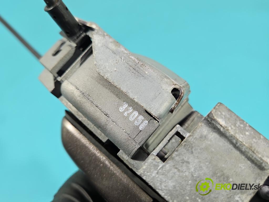 Volvo V70 III 2007-2016 2.0 16V 145 hp manual 107 kW 1999 cm3 5- klika přední levé  (Vnější přední levá klika dveří)