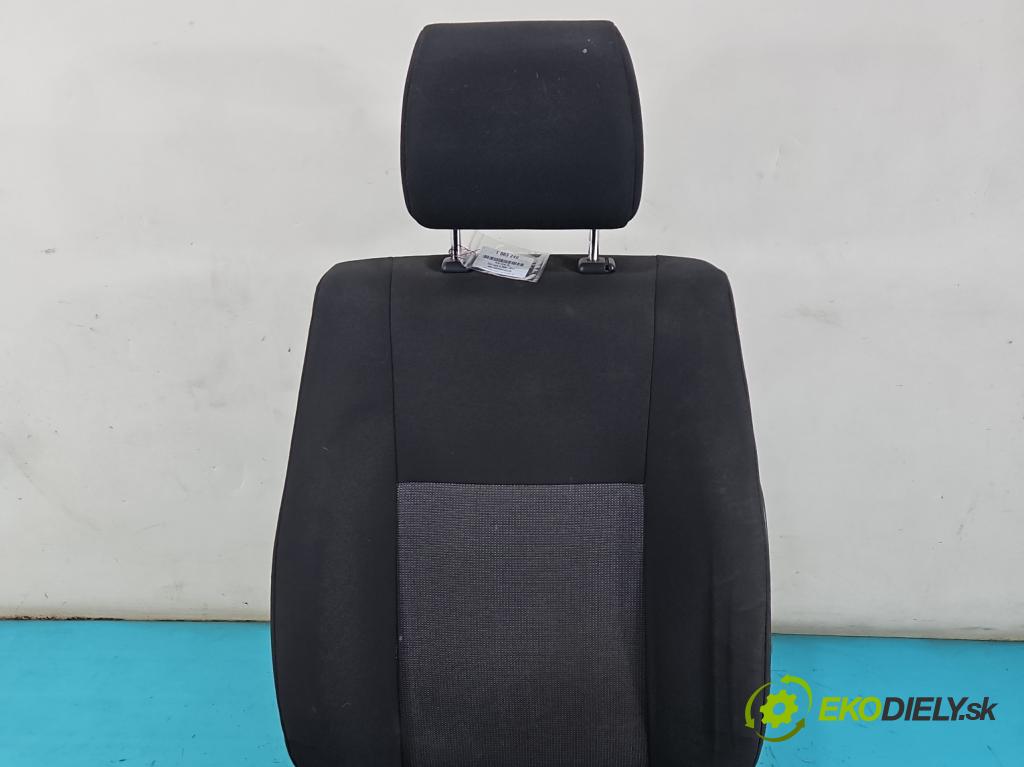 Opel Agila B 2008-2014 1.0 12V 65 HP manual 48 kW 996 cm3 5- Sedačka ľavý  (Sedadlo)