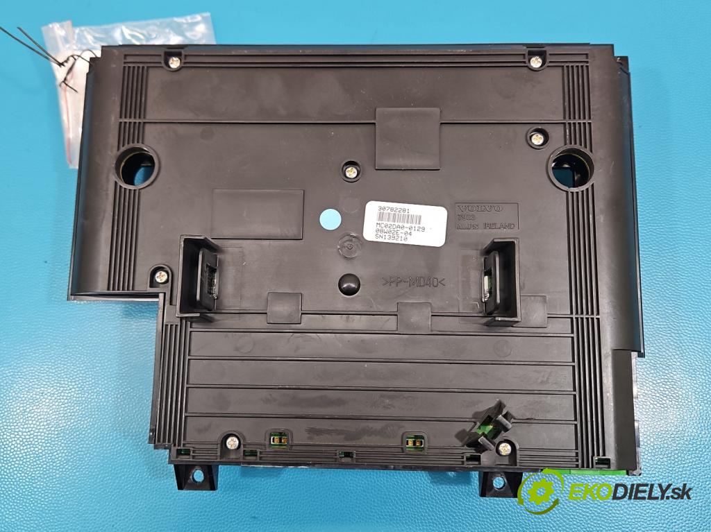 Volvo V70 III 2007-2016 2.0 16V 145 HP manual 107 kW 1999 cm3 5- panel kúrenia 30782281