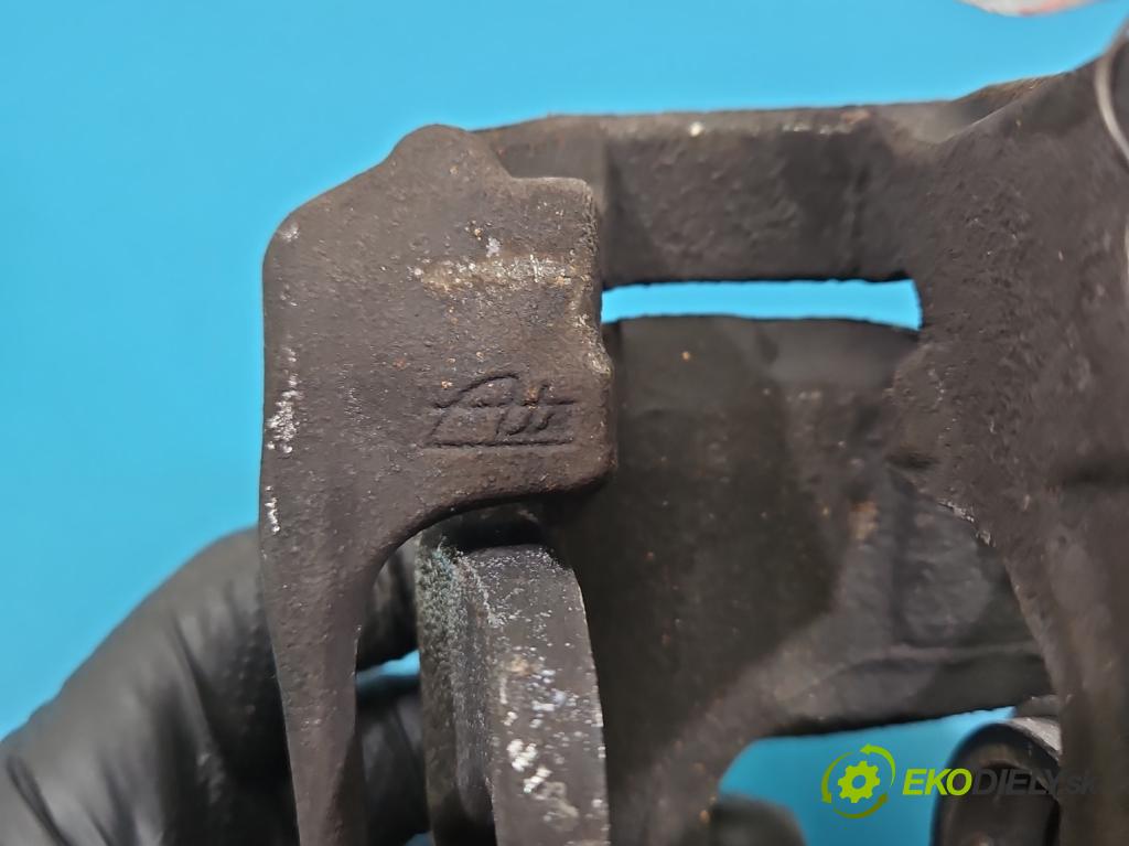 Skoda Superb IV 2023- 2.0 TDI 150 hp automatic 110 kW 1968 cm3 5- brzdič přední pravý 5WA615106CK (Klika dveří ostatní)