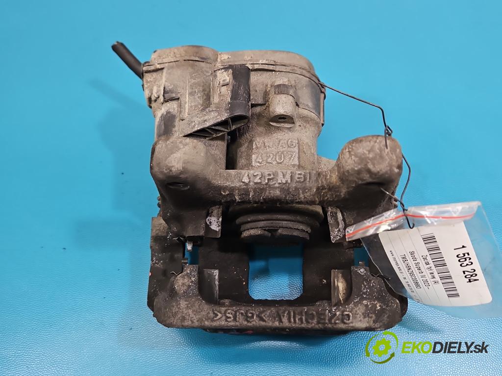 Skoda Superb IV 2023- 2.0 TDI 150 hp automatic 110 kW 1968 cm3 5- brzdič zadní levý  (Klika dveří ostatní)