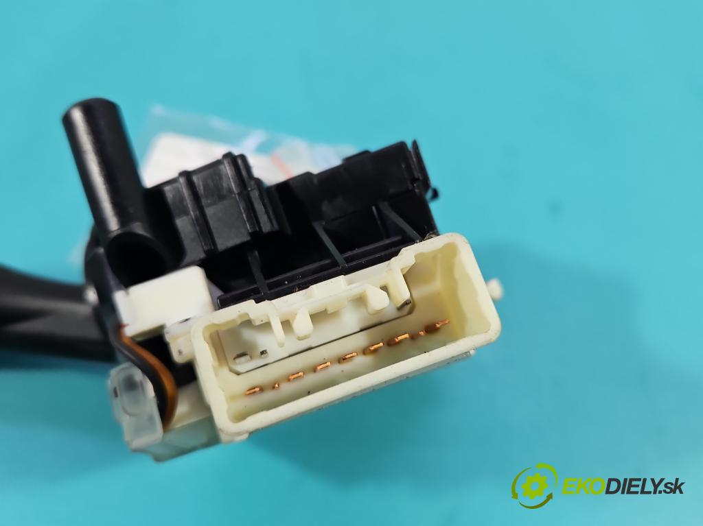 Opel Agila B 2008-2014 1.0 12V 65 HP manual 48 kW 996 cm3 5- prepínač smeroviek 173744 (Prepínacie páčky pod volantom)