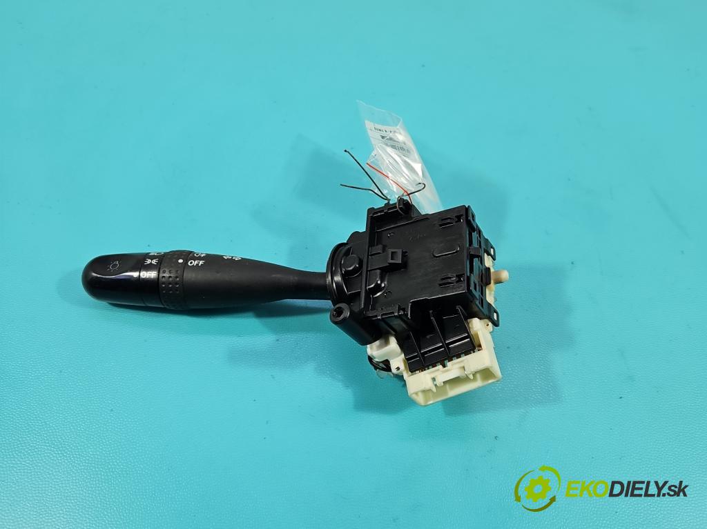 Opel Agila B 2008-2014 1.0 12V 65 HP manual 48 kW 996 cm3 5- prepínač smeroviek 173744 (Prepínacie páčky pod volantom)