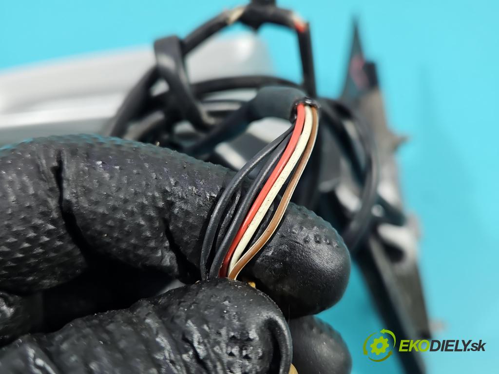 Audi A4 B6 2000-2004 1.9 tdi 131 HP manual 96 kW 1896 cm3 5- zrkadlo ľavé  (Kľučka dverí ostatné)