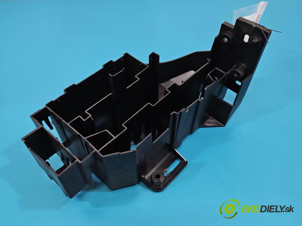 Skoda Superb IV 2023- 2.0 TDI 150 hp automatic 110 kW 1968 cm3 5- Upevnění: 3WB971502