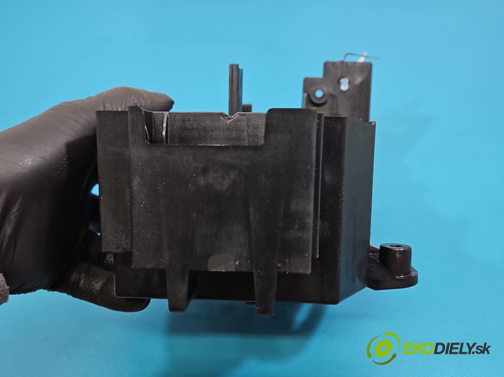 Skoda Superb IV 2023- 2.0 TDI 150 HP automatic 110 kW 1968 cm3 5- Upevnenie: 3WB971502