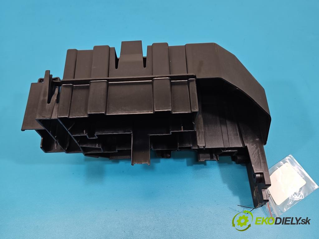 Skoda Superb IV 2023- 2.0 TDI 150 HP automatic 110 kW 1968 cm3 5- Upevnenie: 3WB971502