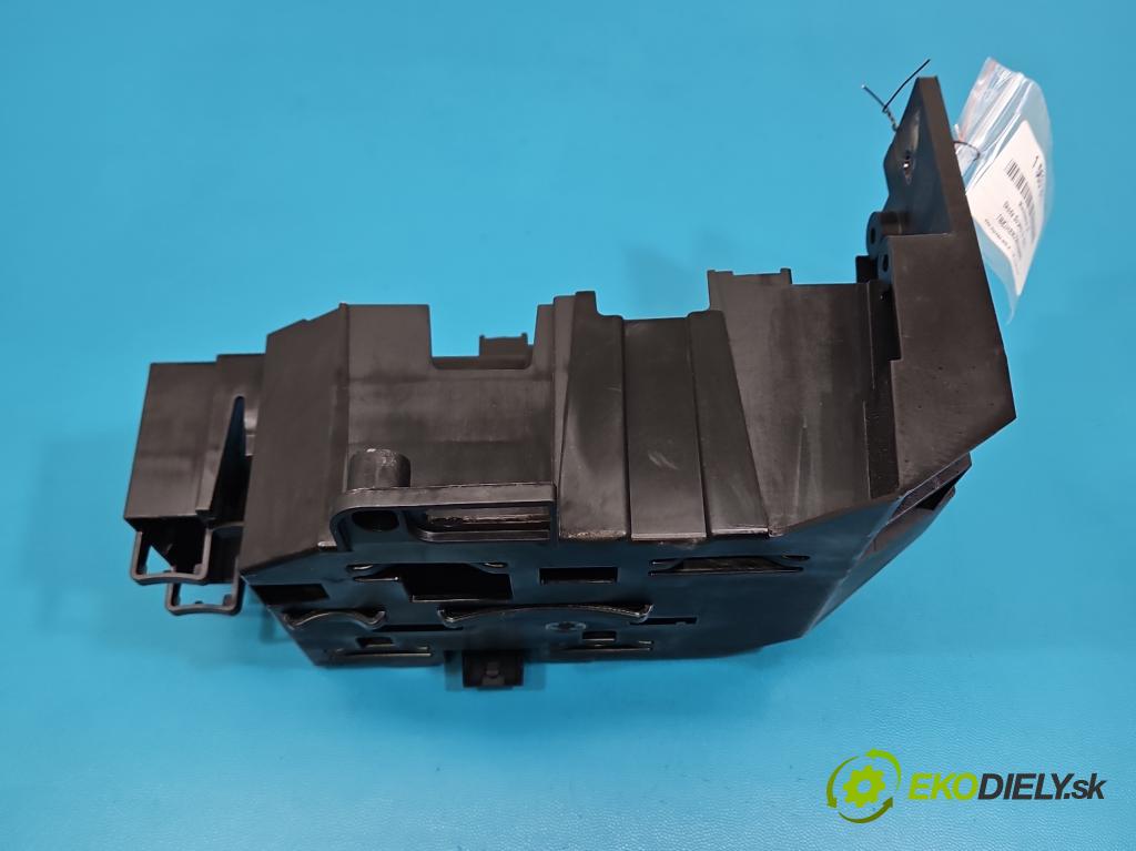 Skoda Superb IV 2023- 2.0 TDI 150 HP automatic 110 kW 1968 cm3 5- Upevnenie: 3WB971502