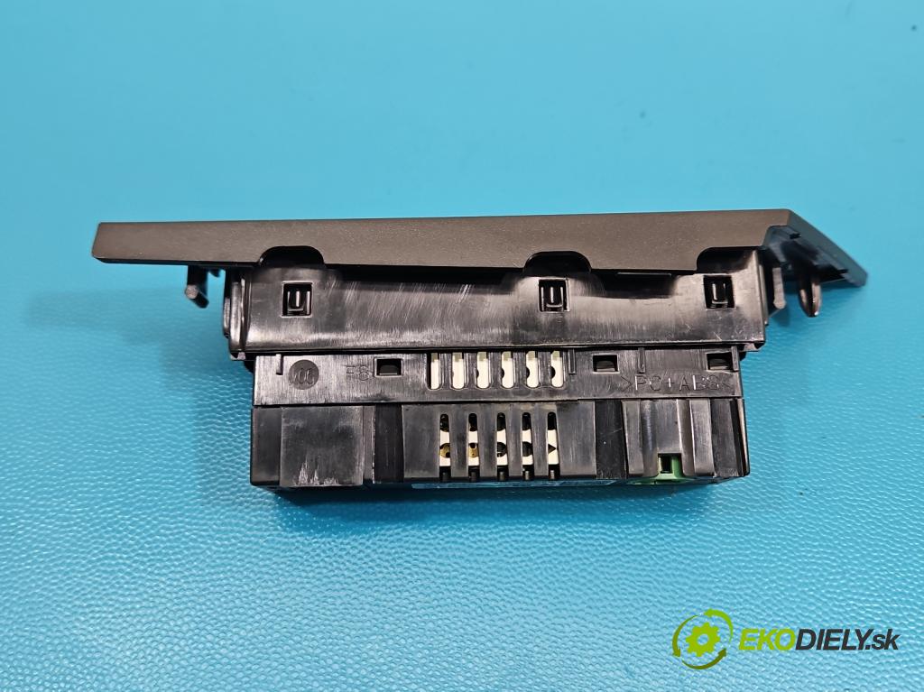 Skoda Superb IV 2023- 2.0 TDI 150 HP automatic 110 kW 1968 cm3 5- zásuvka USB 5NA035736