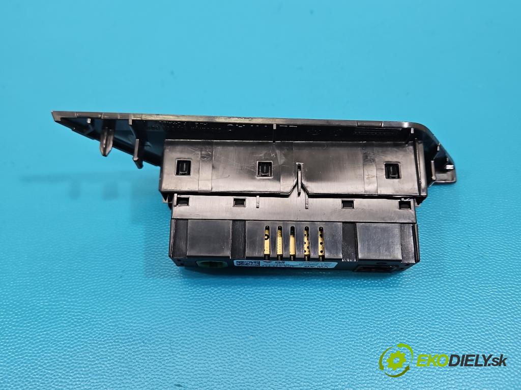 Skoda Superb IV 2023- 2.0 TDI 150 HP automatic 110 kW 1968 cm3 5- zásuvka USB 5NA035736