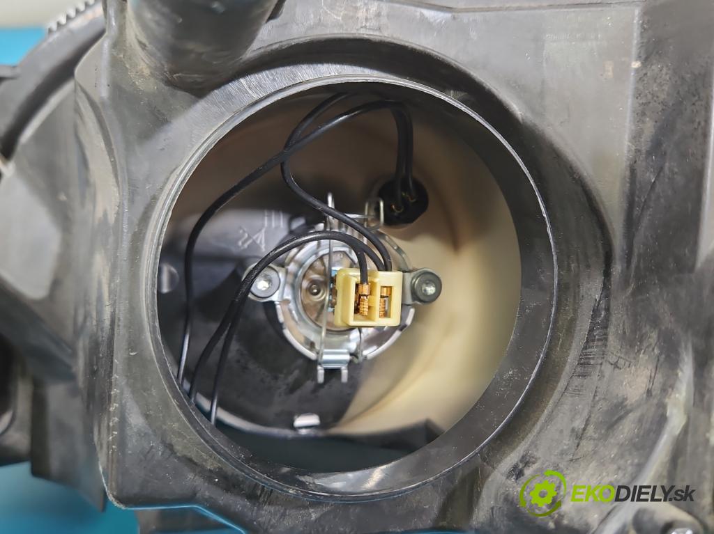 Opel Astra III 2004-2014 1.7 cdti 80 HP manual 59 kW 1686 cm3 5- Reflektor: pravý 1LG270370-54 (Svetlo predné pravé)