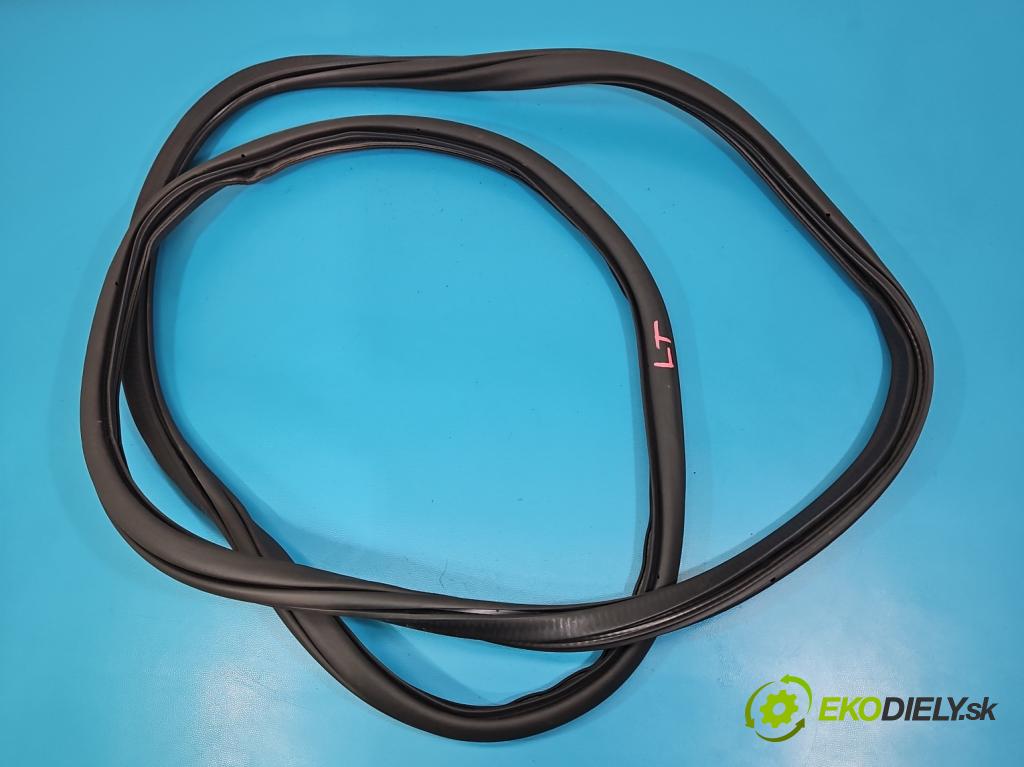 Skoda Superb IV 2023- 2.0 TDI 150 HP automatic 110 kW 1968 cm3 5- Těsnění: dvere zadné ľavé 3J0867911 (Karoséria ostatné)