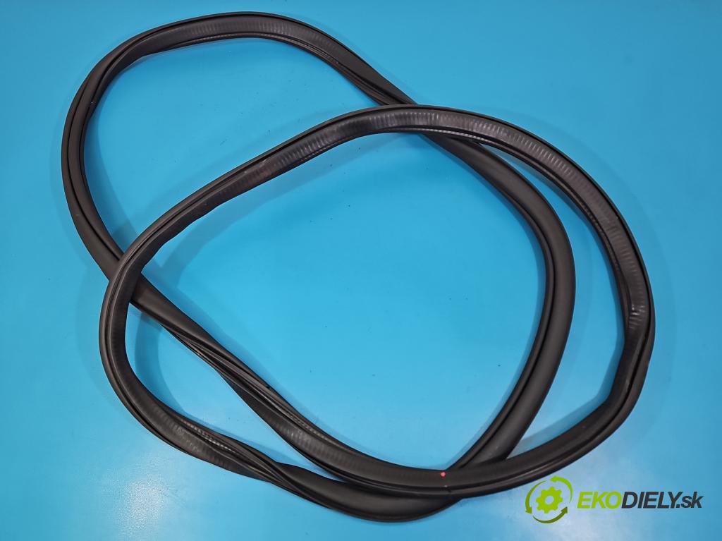 Skoda Superb IV 2023- 2.0 TDI 150 HP automatic 110 kW 1968 cm3 5- Těsnění: dvere zadné ľavé 3J0867911 (Karoséria ostatné)