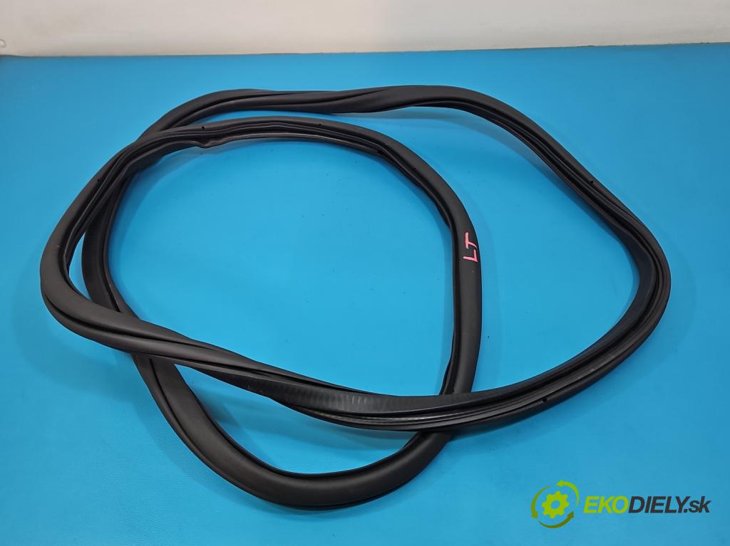 Skoda Superb IV 2023- 2.0 TDI 150 hp automatic 110 kW 1968 cm3 5- Těsnění: dveře zadní levé 3J0867911 (Karoserie ostatní)