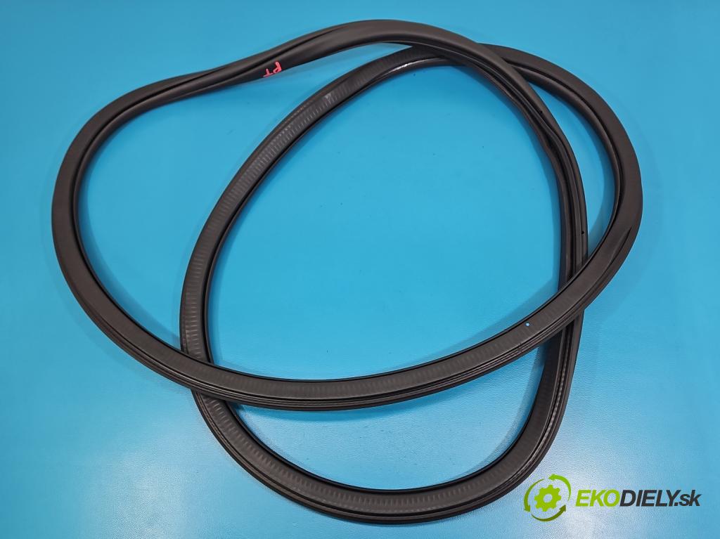 Skoda Superb IV 2023- 2.0 TDI 150 HP automatic 110 kW 1968 cm3 5- Těsnění: dvere zadné pravé 3J0867911 (Karoséria ostatné)