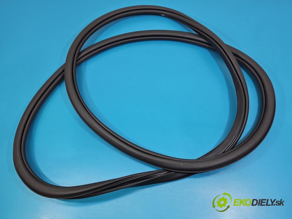 Skoda Superb IV 2023- 2.0 TDI 150 HP automatic 110 kW 1968 cm3 5- Těsnění: dvere zadné pravé 3J0867911 (Karoséria ostatné)