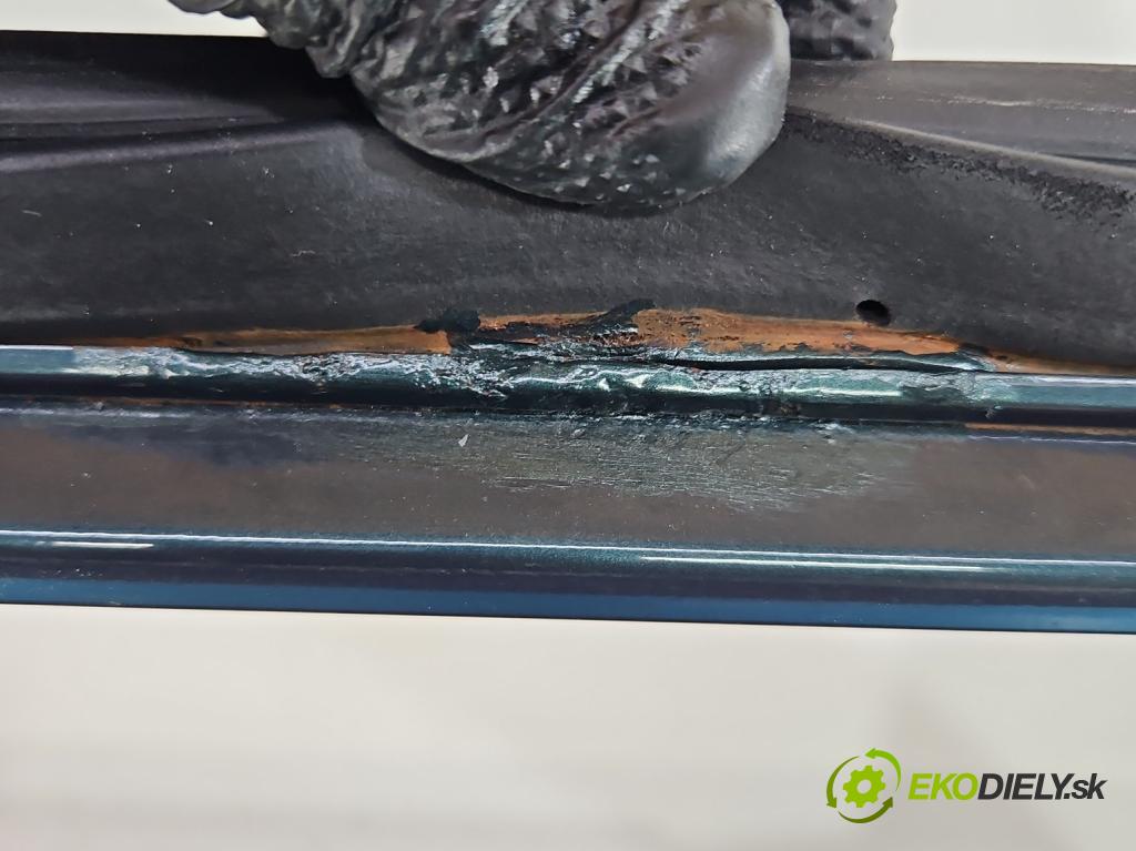 Kia Ceed I 2006-2012 2.0 crdi 140 hp manual 103 kW 1991 cm3 5- dveře zadní pravé  (Klika dveří ostatní)