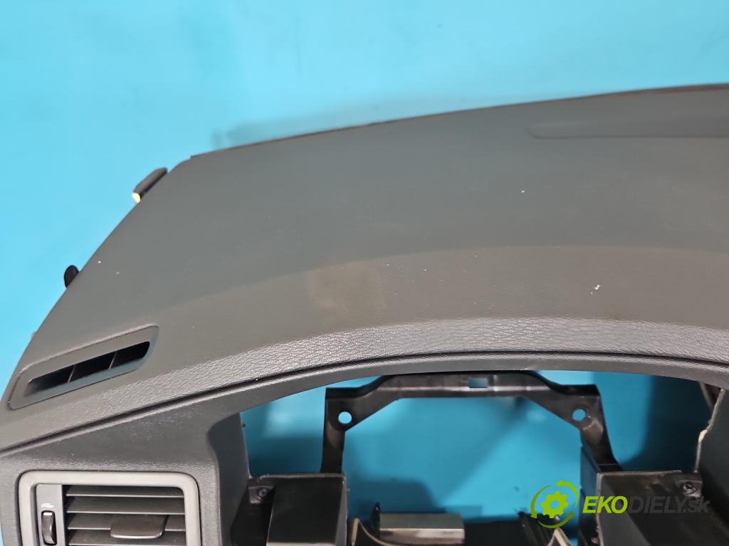 Volvo V70 III 2007-2016 2.0 16V 145 HP manual 107 kW 1999 cm3 5- kokpit,pristrojová doska rozdeľovacia