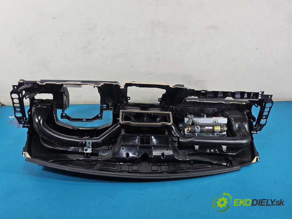 Volvo V70 III 2007-2016 2.0 16V 145 HP manual 107 kW 1999 cm3 5- kokpit,pristrojová doska rozdeľovacia