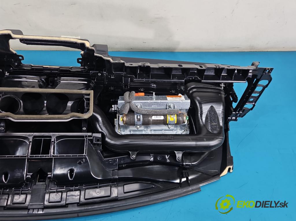 Volvo V70 III 2007-2016 2.0 16V 145 HP manual 107 kW 1999 cm3 5- kokpit,pristrojová doska rozdeľovacia