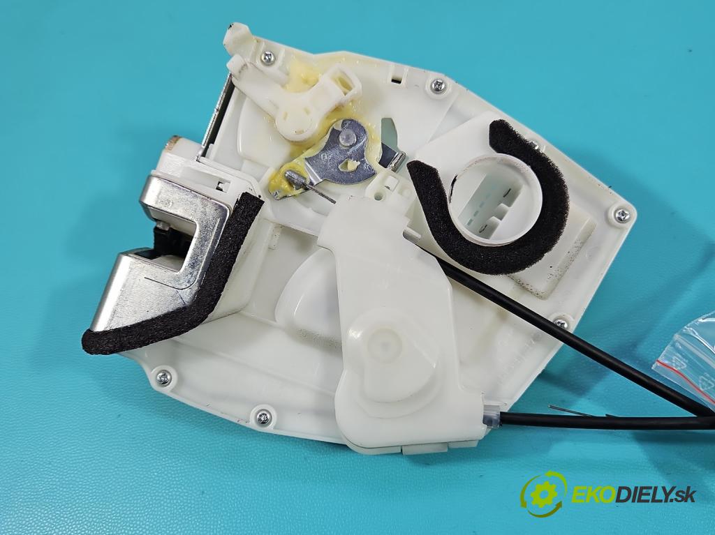 Suzuki Swift Mk7 2010-2017 1.2 16V 94 HP manual 69 kW 1242 cm3 5- zámok zadné pravý 82301-68LA1