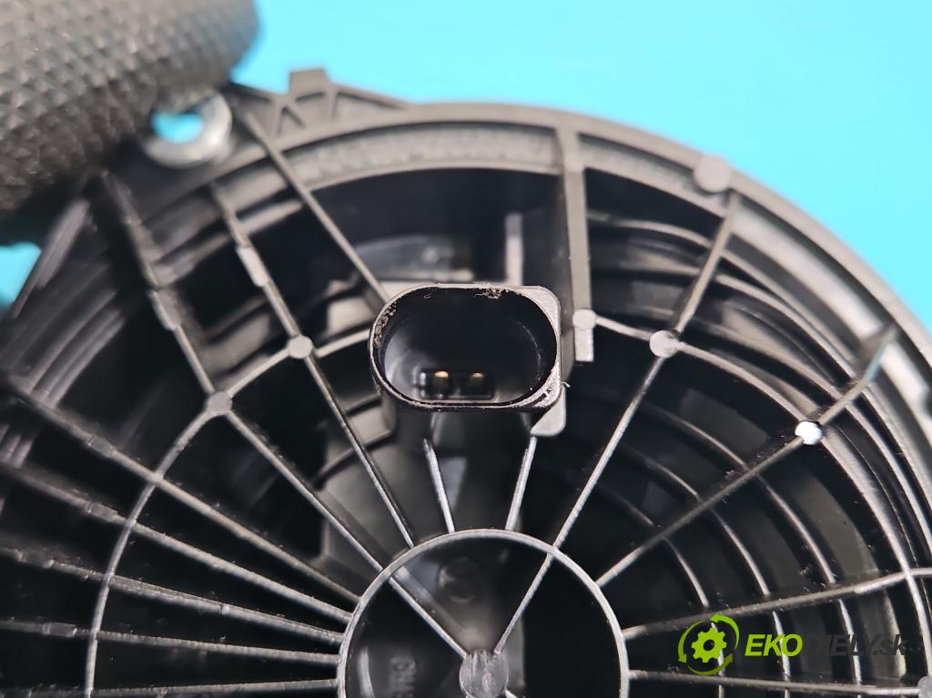 Vw Golf VII 2012-2020 1.2 TSI 86 HP manual 63 kW 1197 cm3 5- rukoväť kufrové dvere zadné 5G9827469D