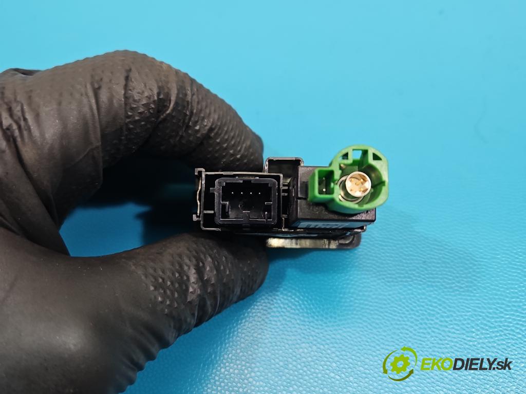 Vw Golf VII 2012-2020 1.2 TSI 86 HP manual 63 kW 1197 cm3 5- zásuvka USB 5G0035222E