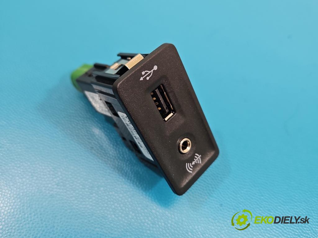 Vw Golf VII 2012-2020 1.2 TSI 86 hp manual 63 kW 1197 cm3 5- zásuvka USB 5G0035222E